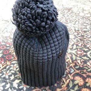 Lululemon beanie with pom